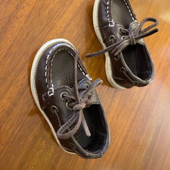 Size 5 Janie and Jack Leather Boat Shoes - Picture 4 of 4